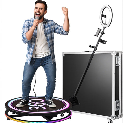 Man singing into a microphone with a LED舞板 and ring light stand on a white background