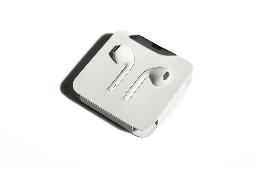 Premium USB-C Wired Earbuds with Mic – Compact Case Included