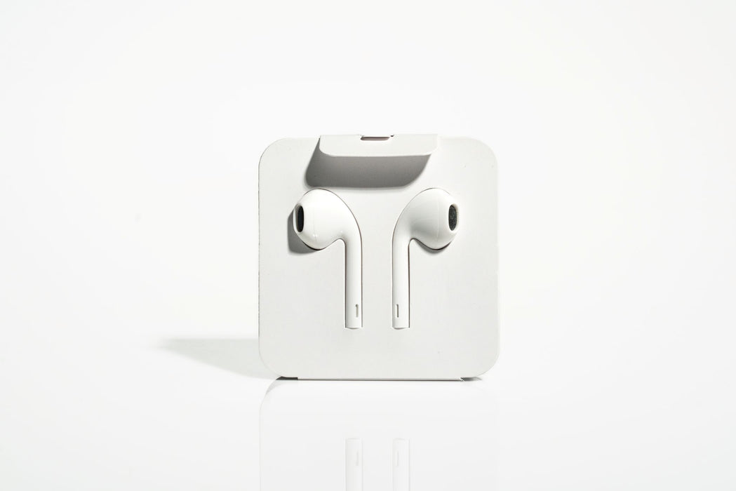 Premium USB-C Wired Earbuds with Mic – Compact Case Included